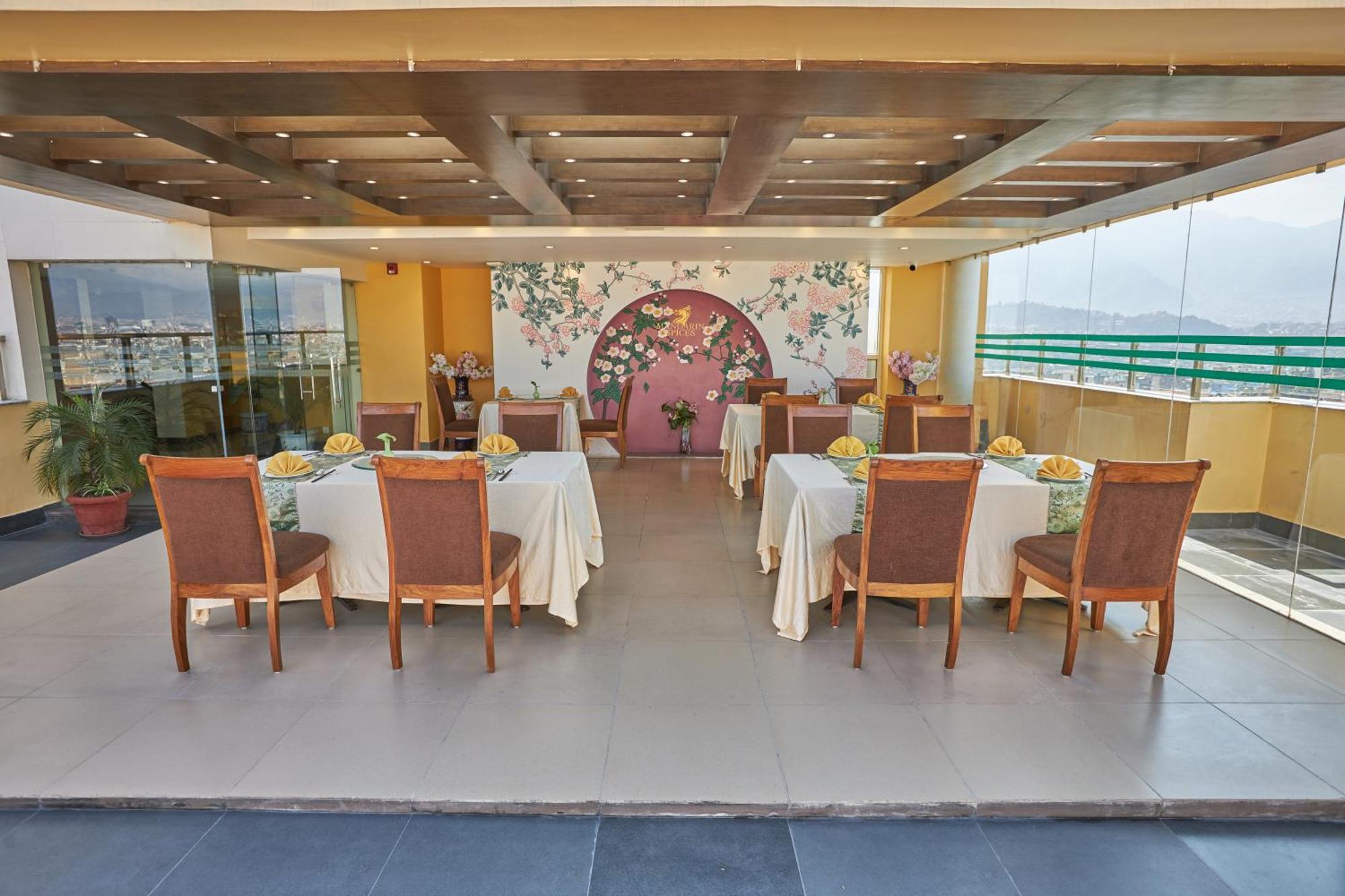 Hotel Crowne Imperial Kathmandu Esterno foto